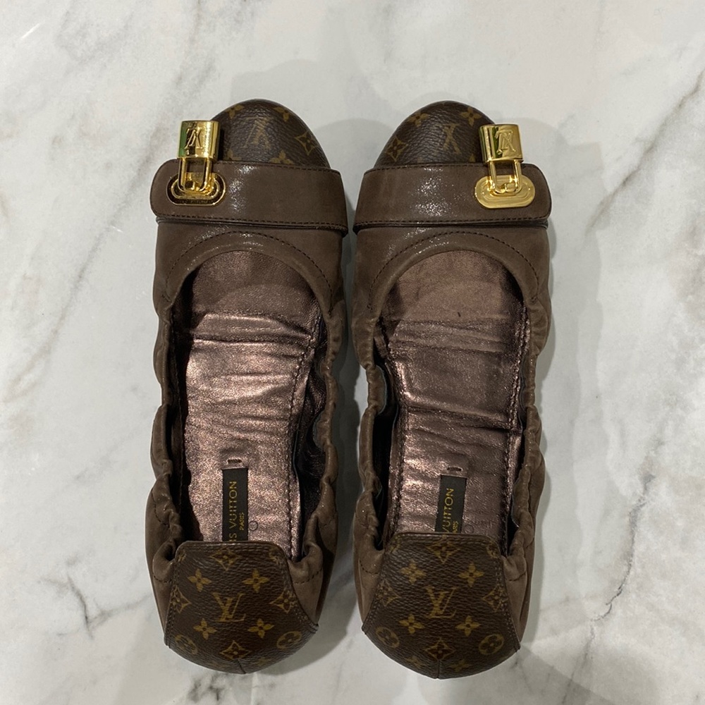 Authentic LOUIS VUITTON Monogram Iridescent Leather Lucky Ballerina Flats ~ New